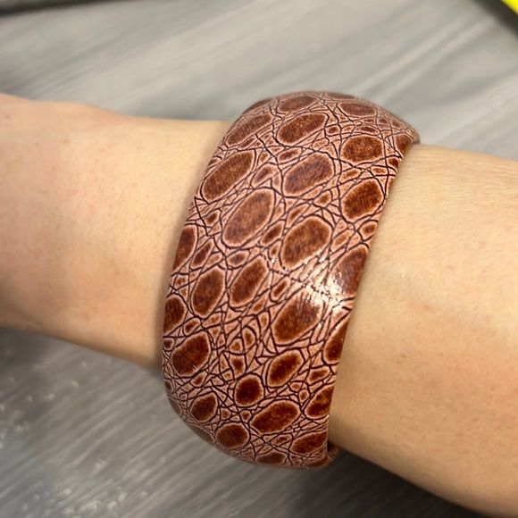 Vintage Brown Reptile Print Bangle Bracelet - Picture 1 of 9